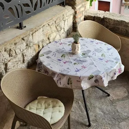 Holiday home Parona Vrbnik (Primorje-Gorski Kotar)